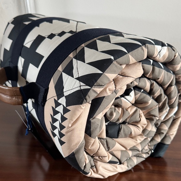 Pendleton 50 x 70 Spider Rock Quilted Roll Up Throw Blanket NWT - Picture 4 of 7